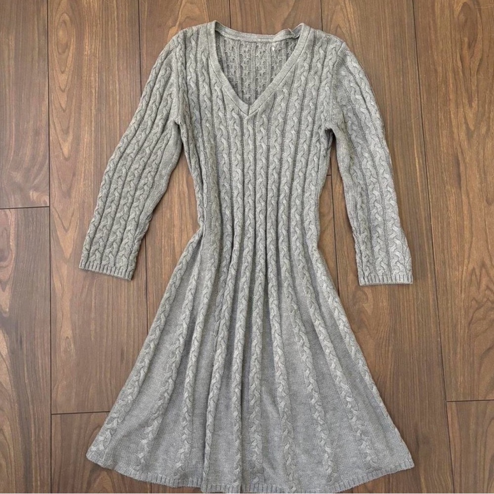 Gray Cable-Knit V-Neck Long Sleeve Dress